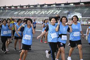 BIB: 51605, 527
                            <button type="button" onclick="openModal(10464401)" class="btn btn-primary btn-sm float-right btn-popup" data-toggle="modal" data-target=".modal-high-quality">
                        <i class="fas fa-shopping-cart"></i> Add to Cart
                    </button>
                                            <button type="button" onclick="isThisMe(10464401, true)" class="btn btn-success btn-sm float-right btn-popup btn-isme hidden" data-toggle="tooltip" data-placement="bottom" title="นี่คือรูปของคุณใช่ไหม คลิกที่นี่เพื่อเอาเข้าอัลบั้ม">
                        <i class="fas fa-plus"></i> Add to album
                    </button>
                    <button type="button" onclick="isThisMe(10464401, false)" class="btn btn-warning btn-sm float-right btn-popup btn-isnotme hidden">
                        <i class="fas fa-ban"></i> Remove from album
                    </button>